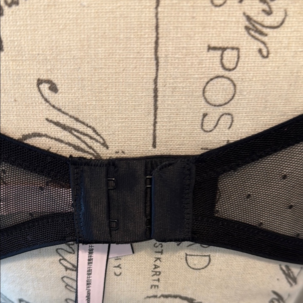 NWT Victoria's Secret Black Velvet and Lace Bra with Underwire Support - 40D - Picture 5 of 7